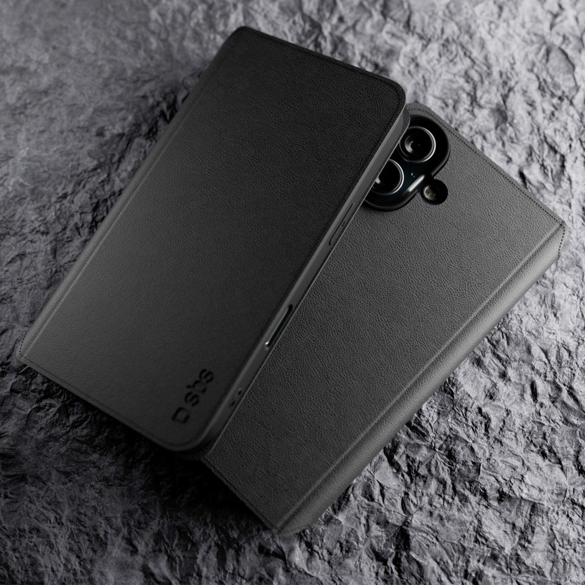 MagSafe-compatible case for iPhone 16