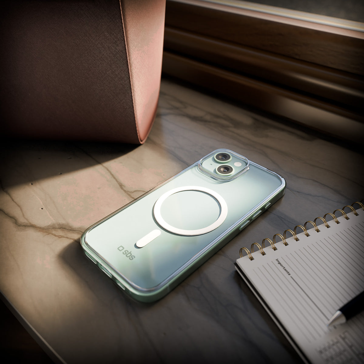 Rigid transparent case compatible with MagSafe charging for iPhone 15