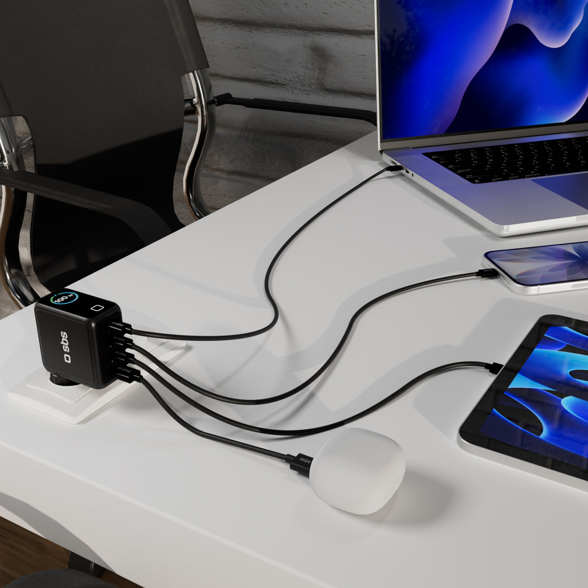 100-W-USB-C-Ladegerät mit TFT-Display und 4 Ports für schnelles Laden von Smartphones, Tablets und Laptops
